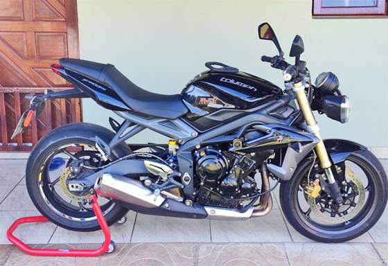 TRIUMPH STREET TRIPLE 675 